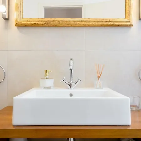 Deluxe Tramonto 招待所 4*